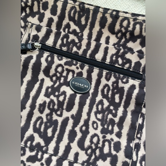 Coach canvas crossbody - Picture 2 of 13